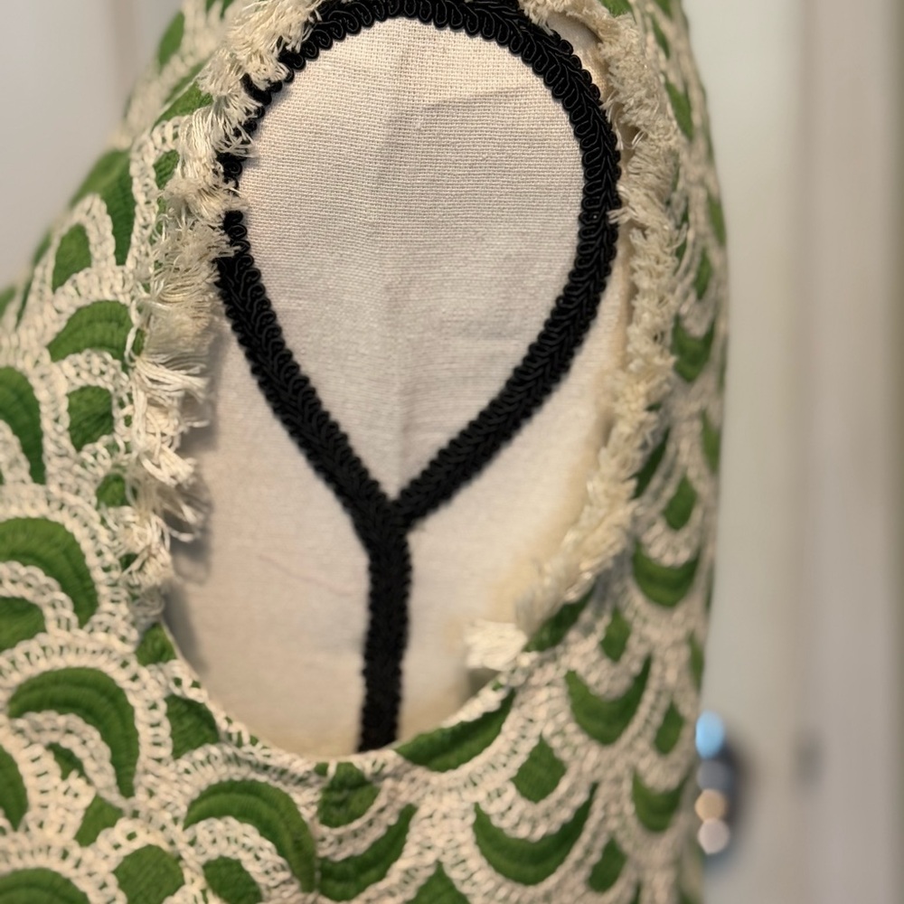 The Horizon Green and White Embroidered Sleeveless V-Neck Shift Dress - Picture 6 of 13